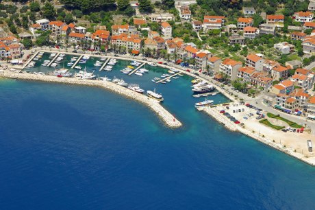 Apartments Palma on the waterfront in the center of Podgora, TZ