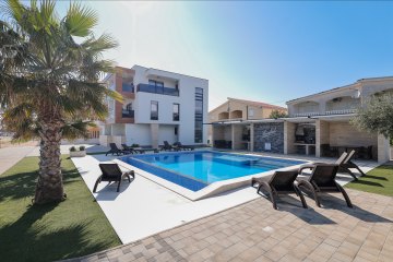 Luxury apartments Miracle II with swimming pool Vir