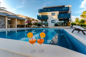 Luxury apartments Miracle with swimming pool, island Vir, foto 1