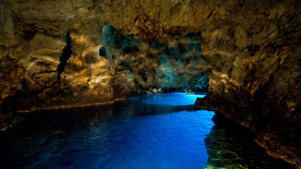 Diving & Blue cave tour with lunch - boat tour from Split