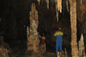 Modrić Cave