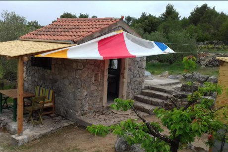 Secluded stone cottage Krunica