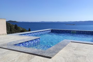 Holiday house with pool Amici, Bay Landjin - island Pasman